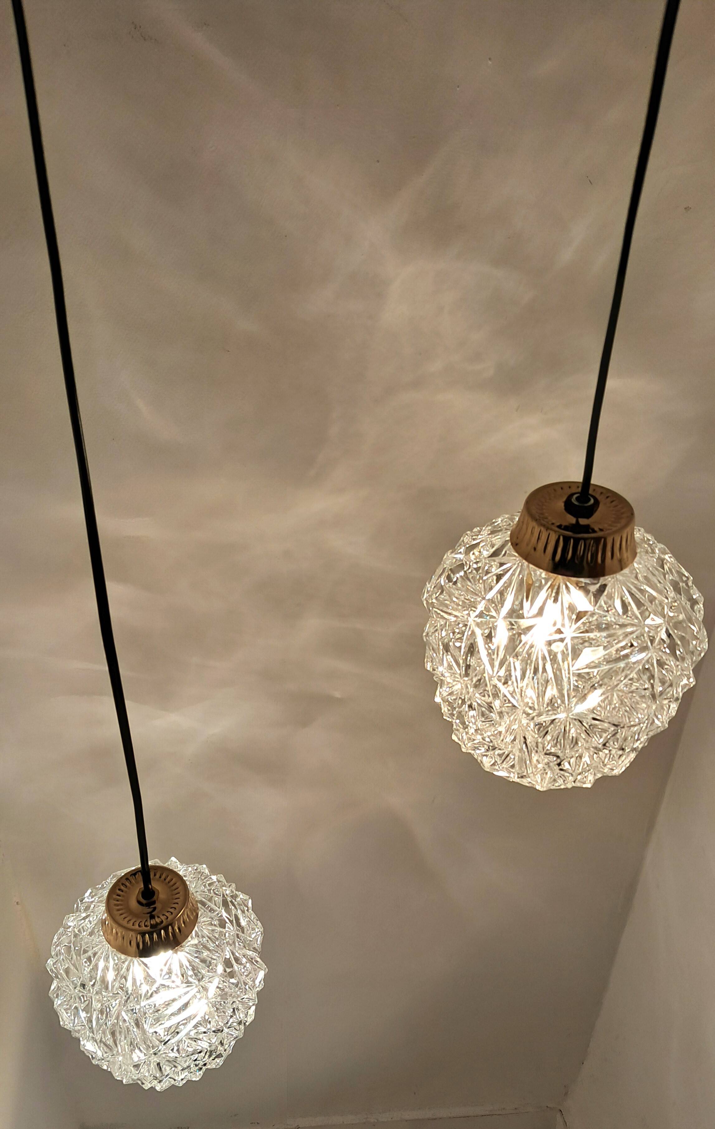 Two-light cascade pendant in gold-plated brass and molded glass