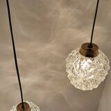Suspension à deux lumières en cascade laiton doré  et verres moulés