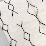 Moroccan Berber carpet Beni Ouarain with black patterns 2.60x1.60m