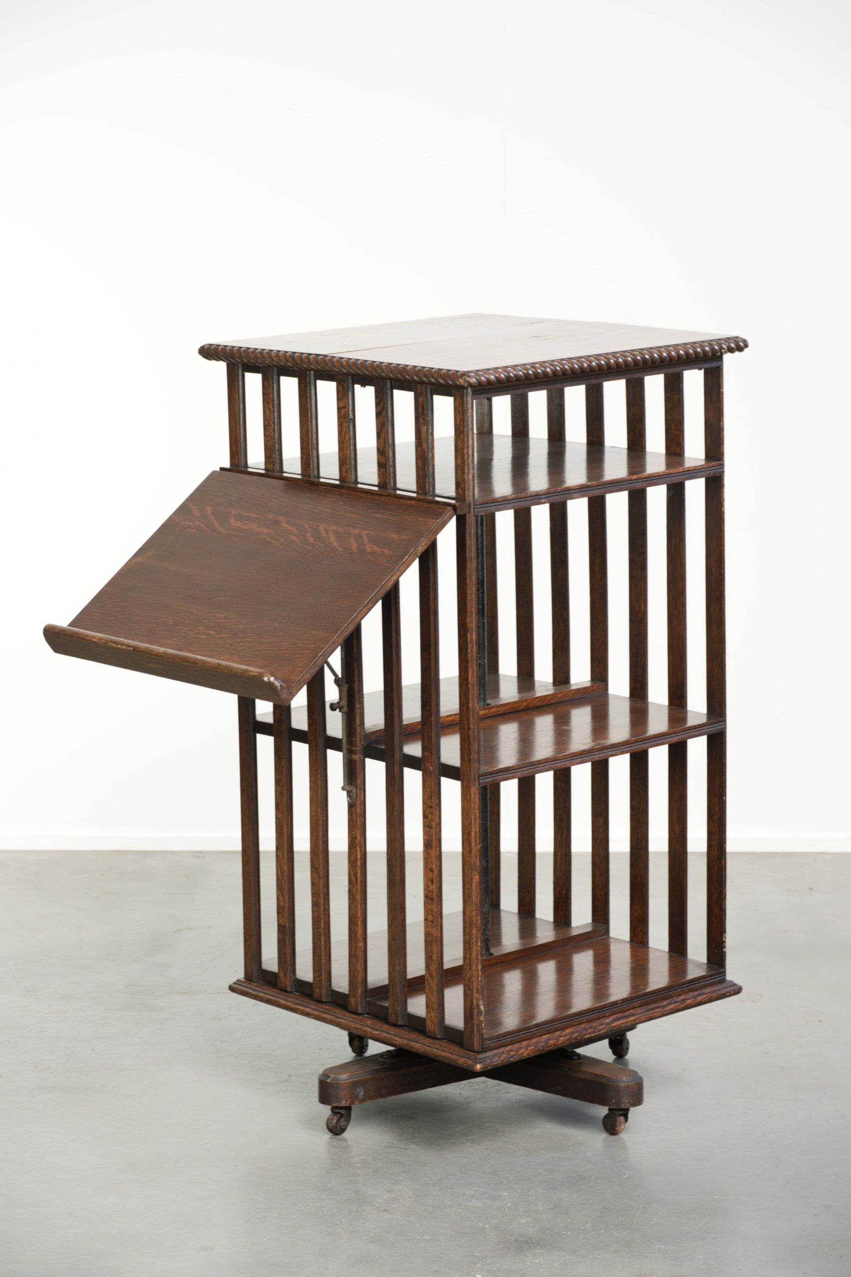 Large antique English oak book carousel from the 19th century
