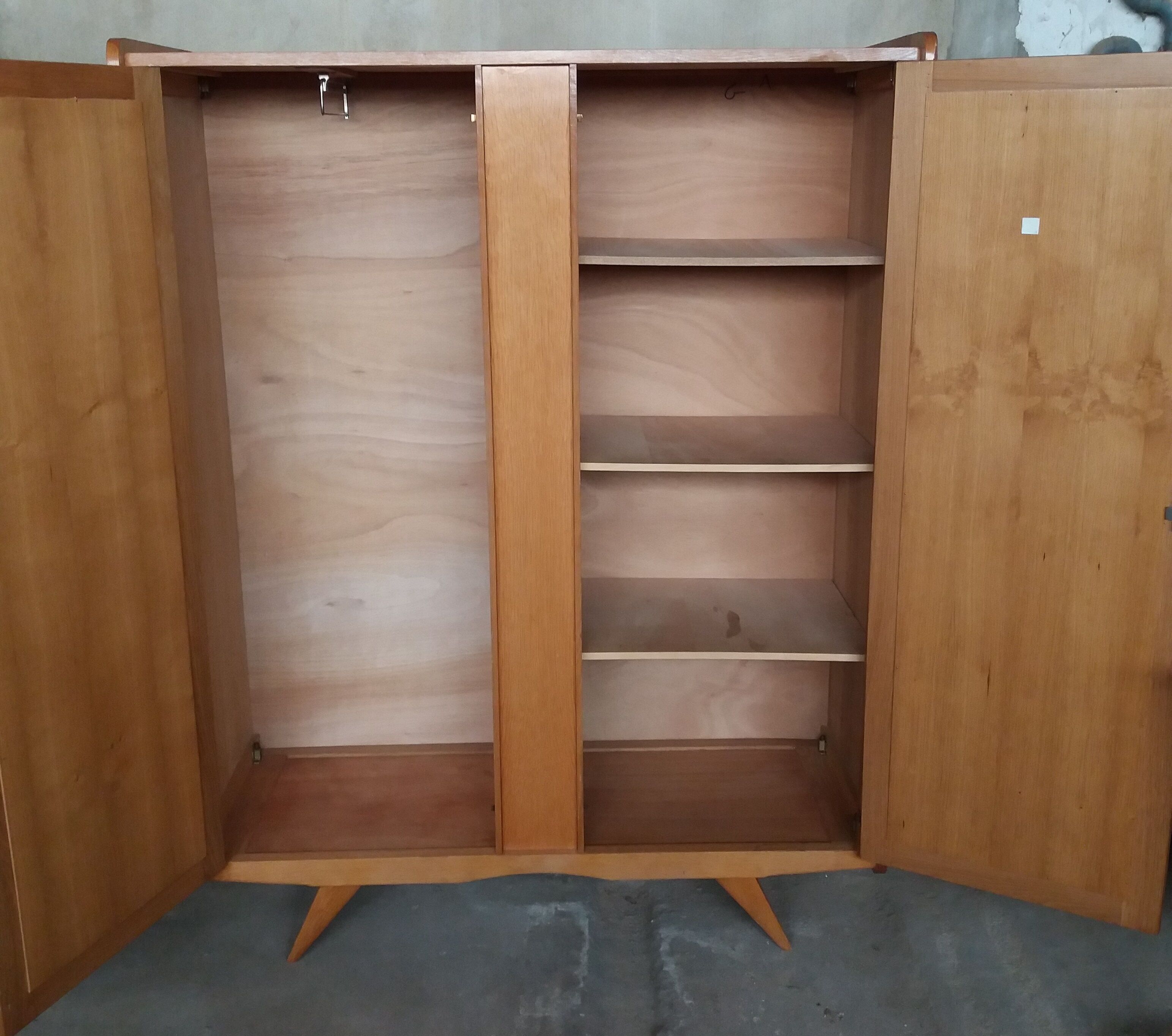 Armoire en rotin vintage