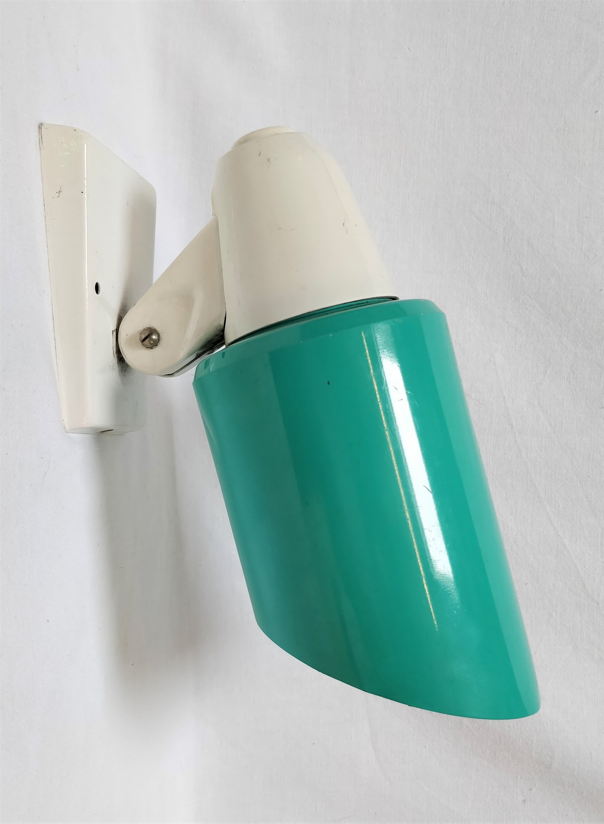 Enamelled tole wall lamp