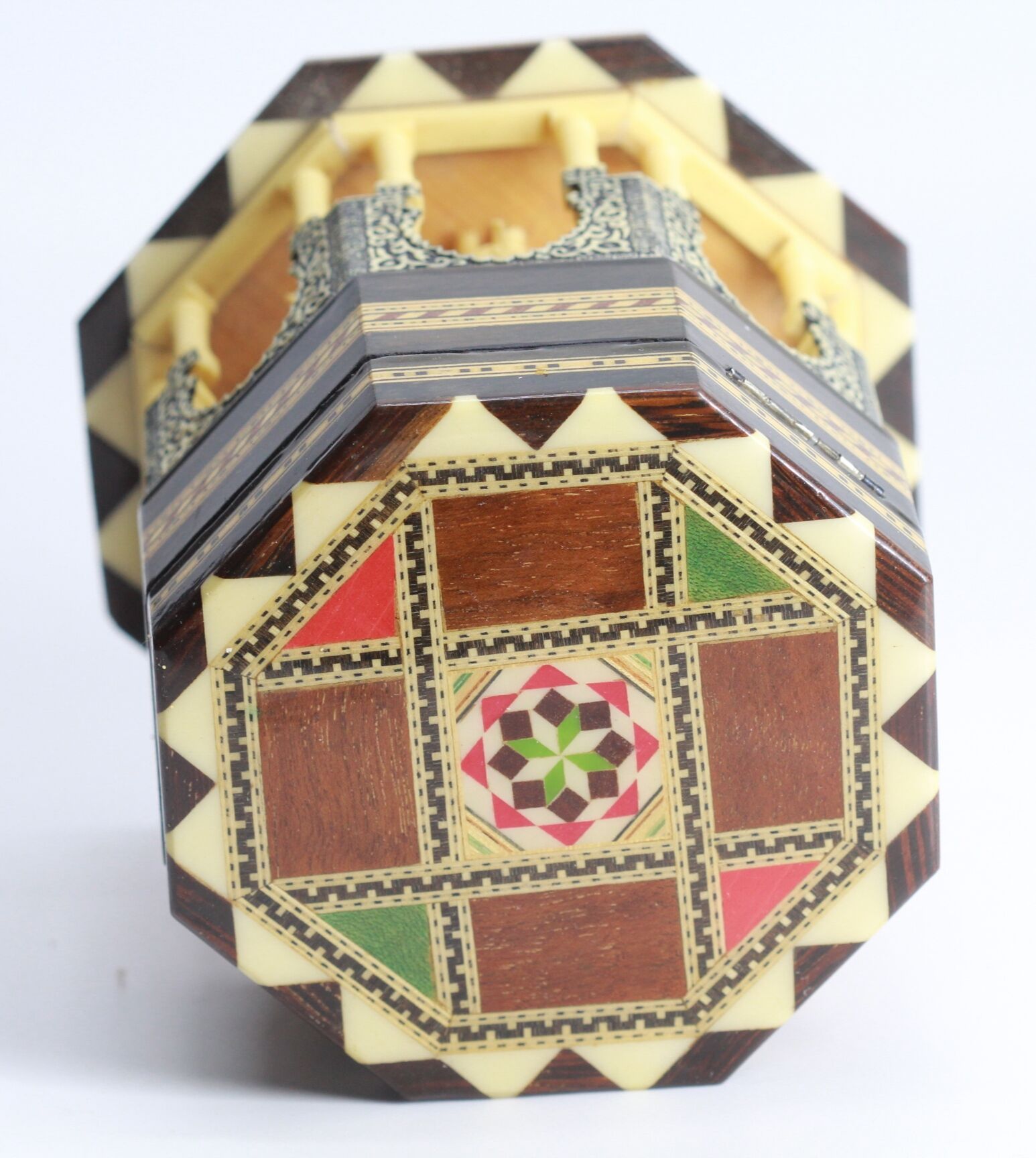 Wood jewelry box