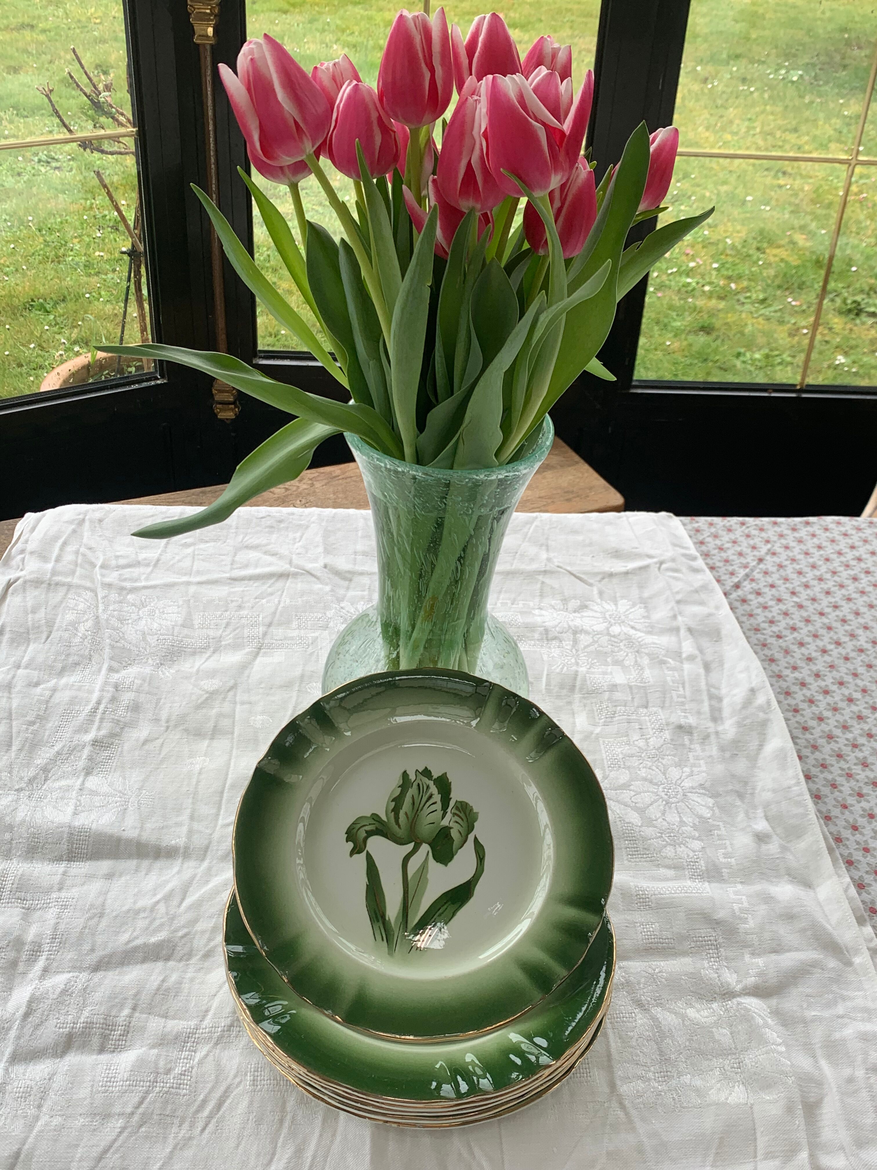 6 flat plates tulip pattern, longwy. Art deco