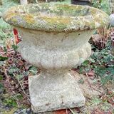 Pair of Medici vases in reconstituted stone