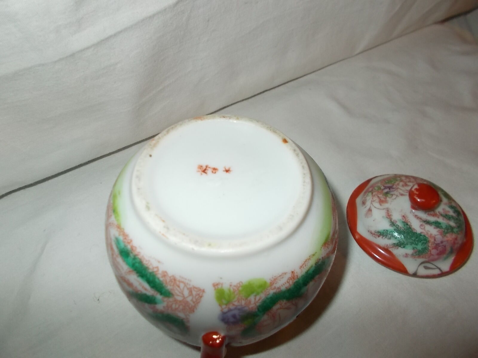 Very fine porcelain maruku china tea service