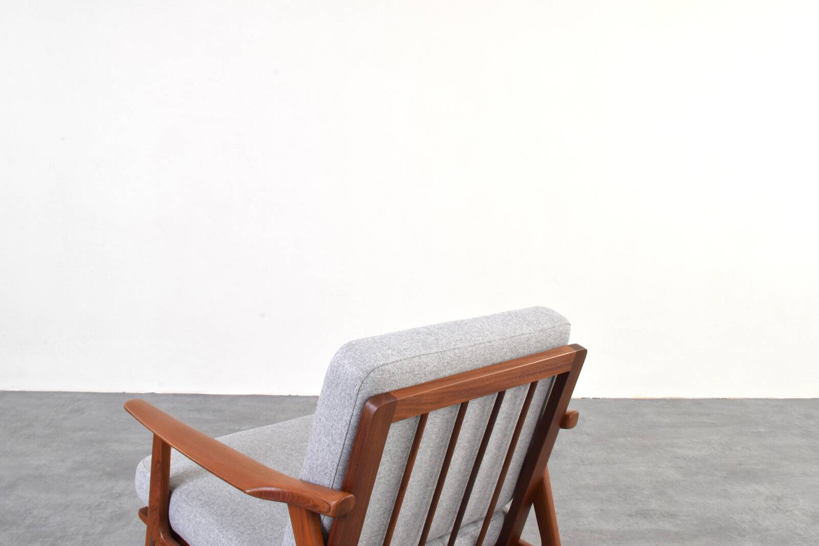 Fauteuil en teck danois des années 1960.