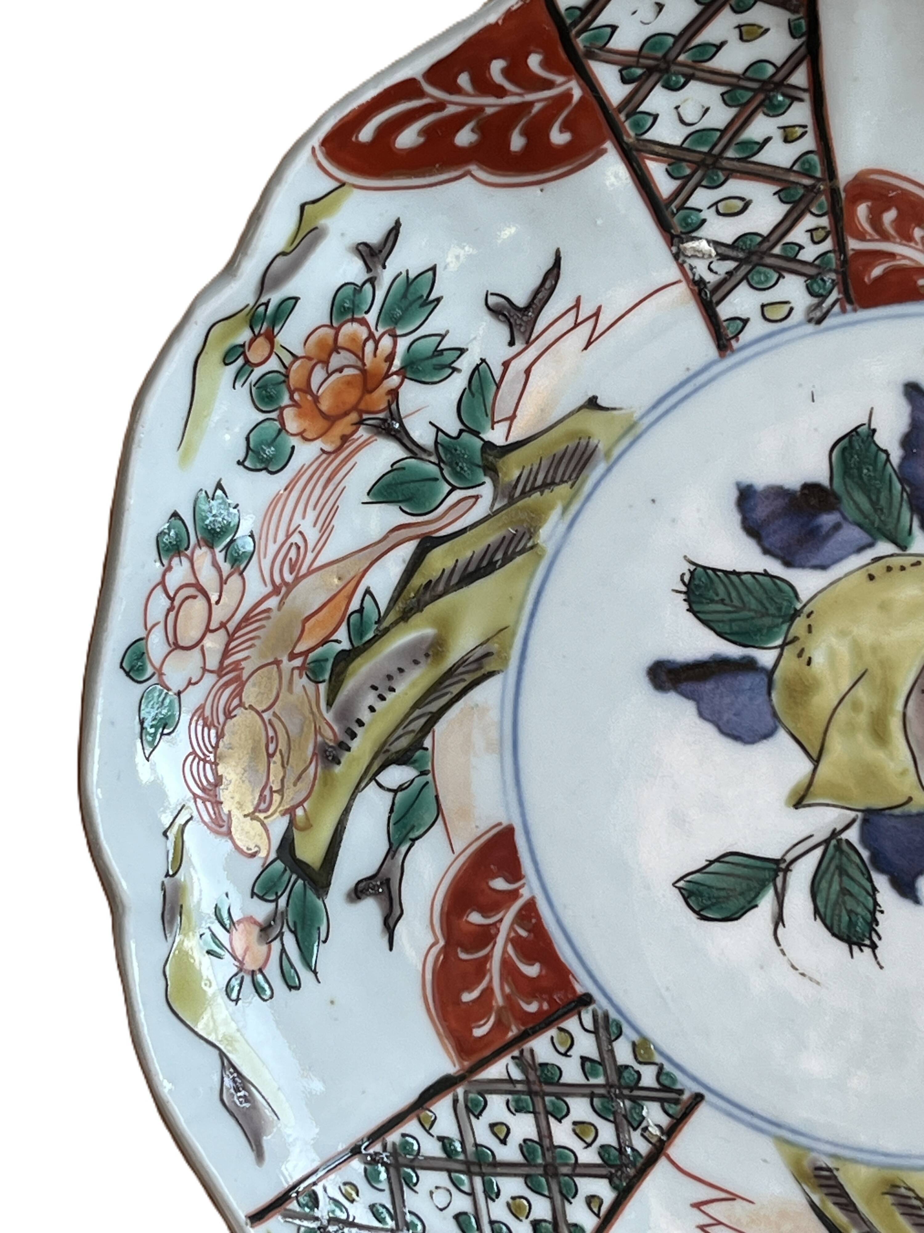 Japon, paire assiettes polylobées porcelaine polychrome XIXème