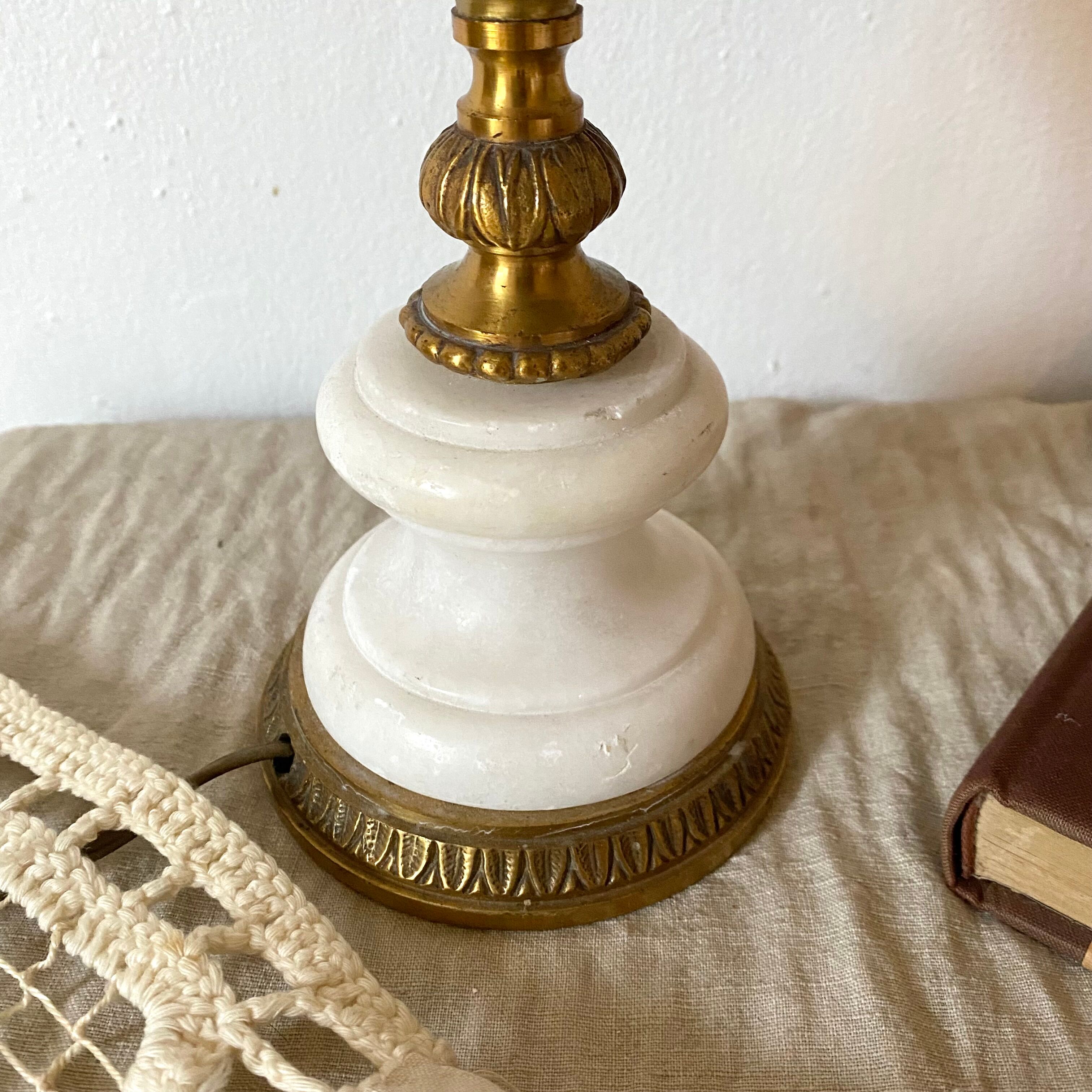 Antique lamp in albaster and brass