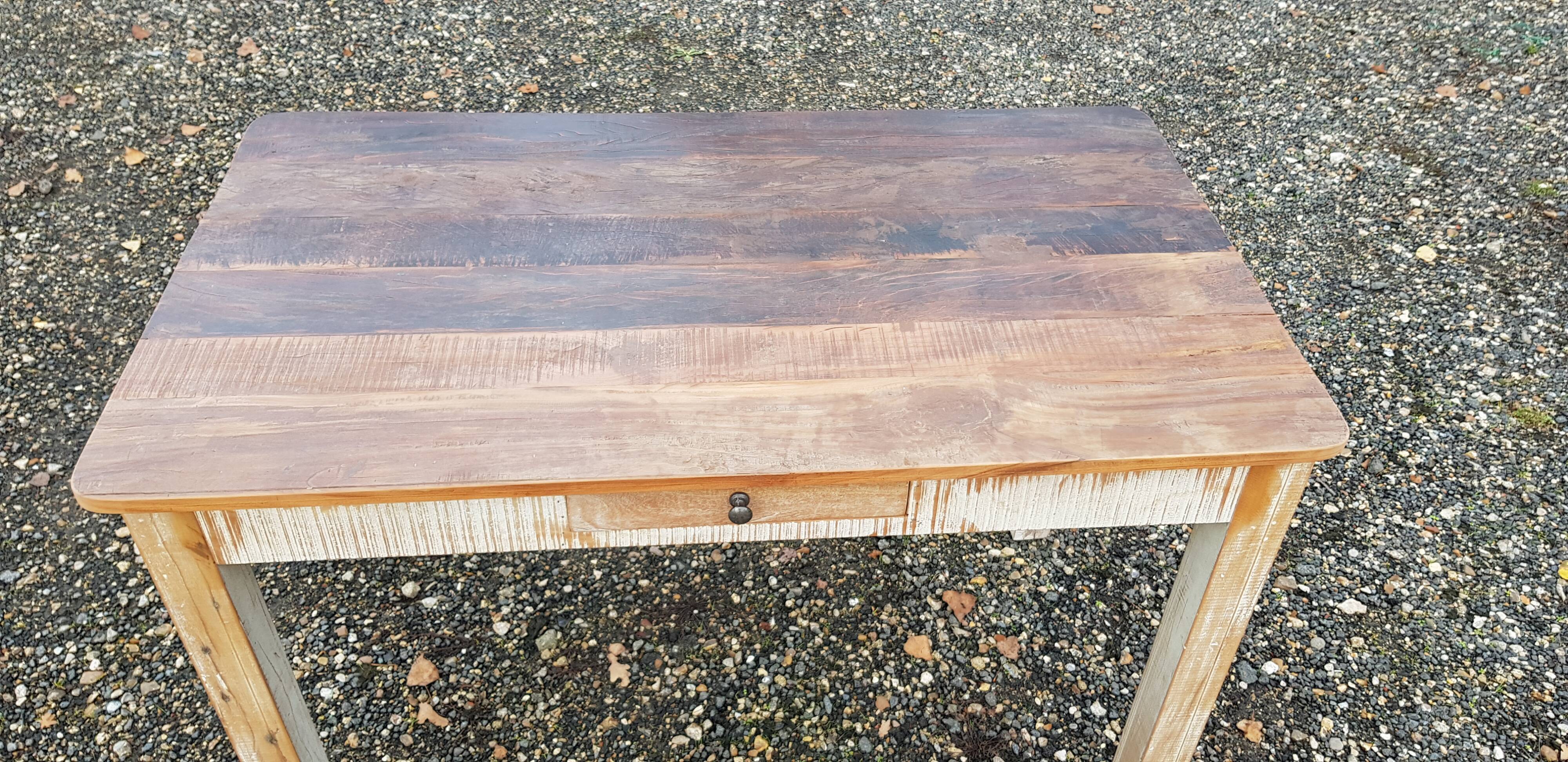 Kitchen dining table