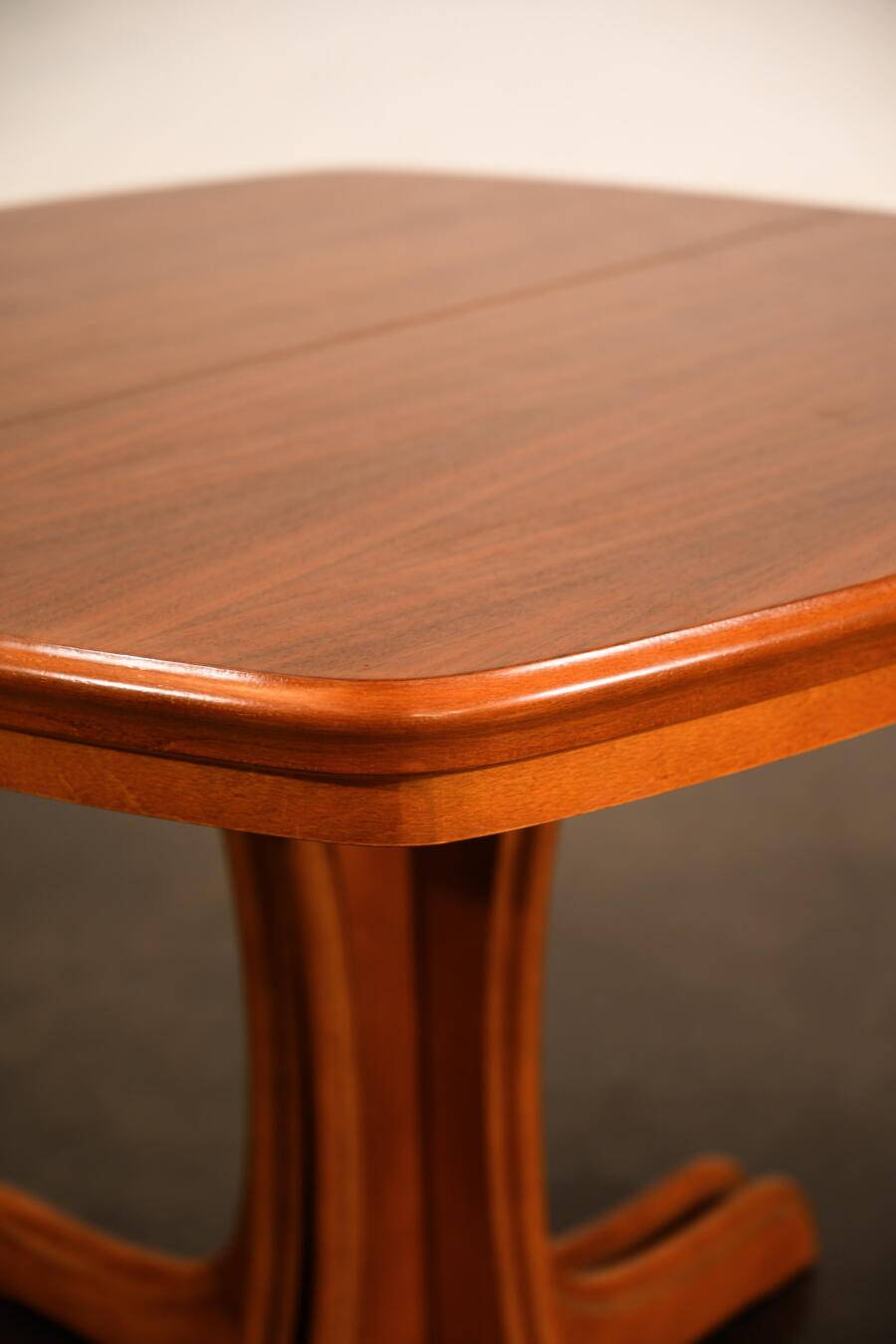 Teak dining table with 4 extensions