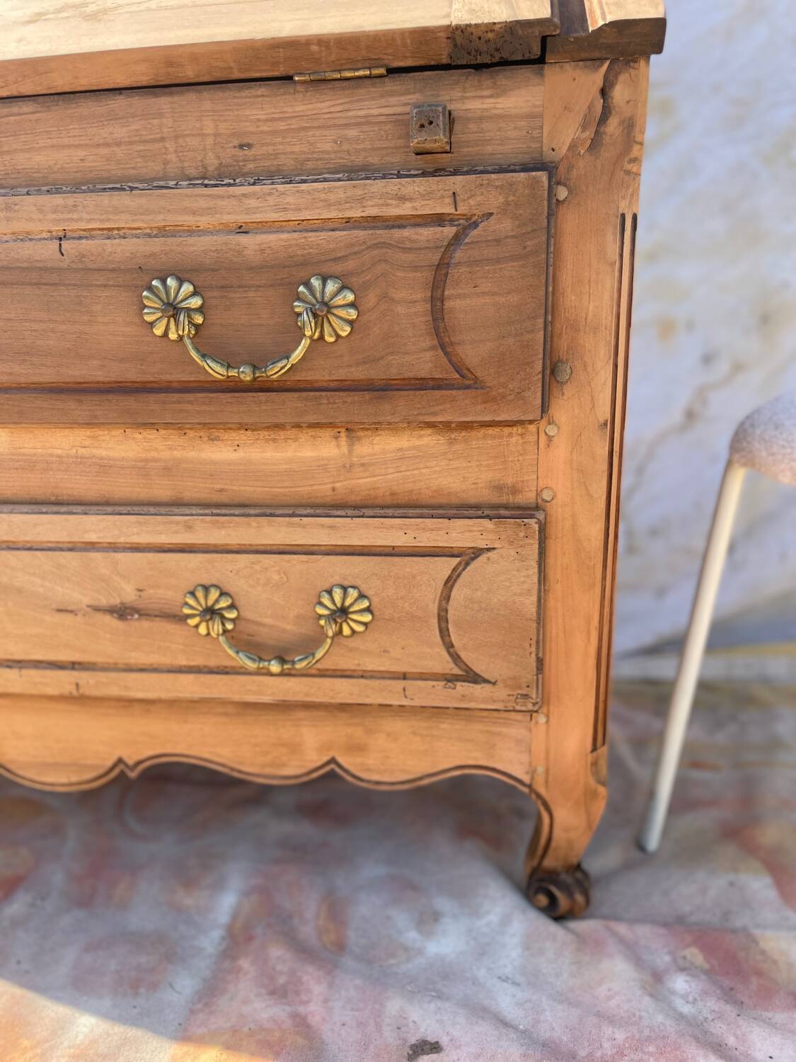 Secrétaire classique vintage bois décapé
