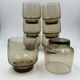 Huit verres à eau en verre fumé