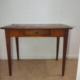 Spindle leg desk