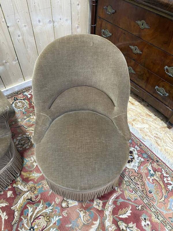 Salon crapaud avec canapé et fauteuils velours marron