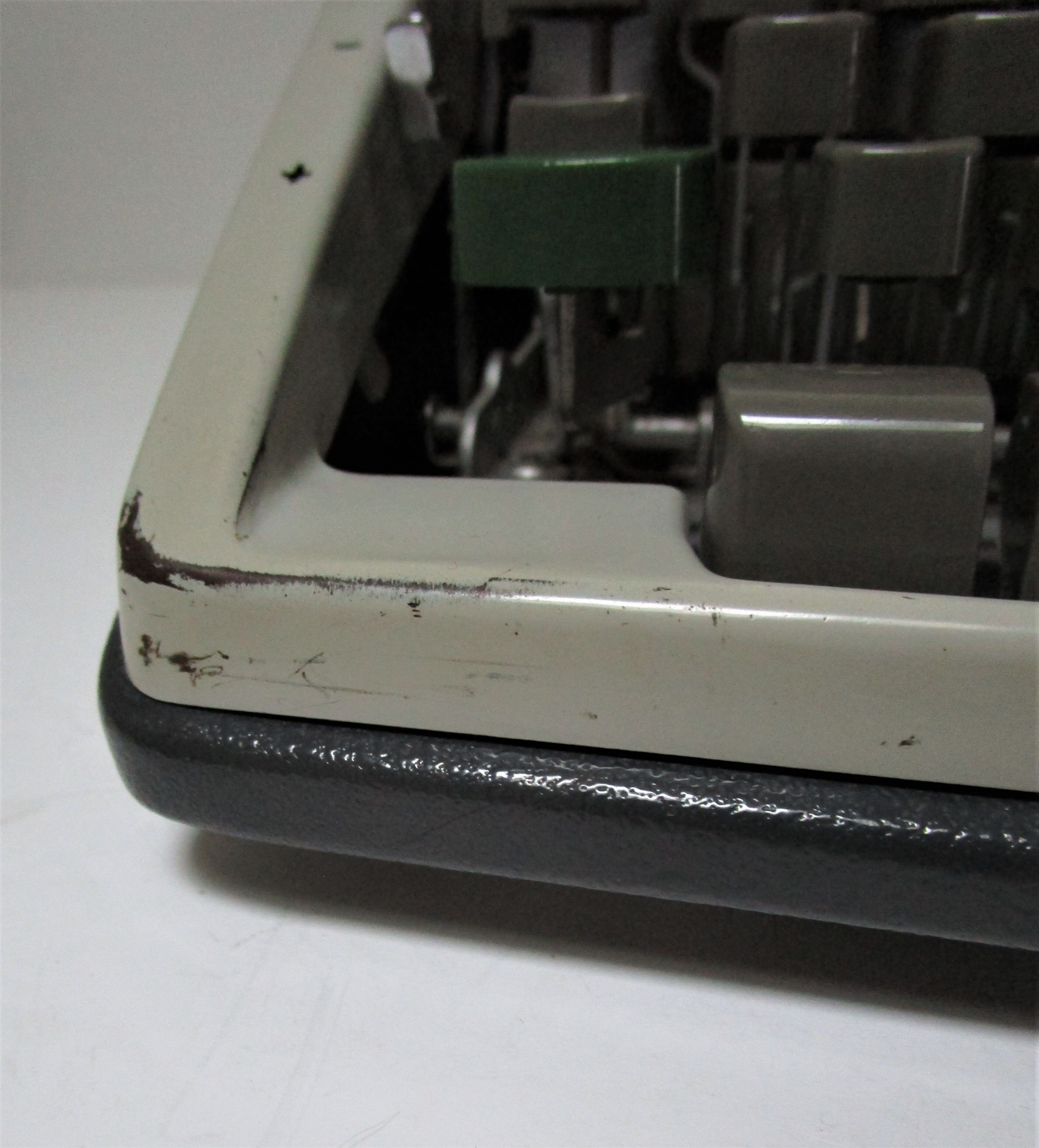 typewriter Olympia metal large cart A3 years 60