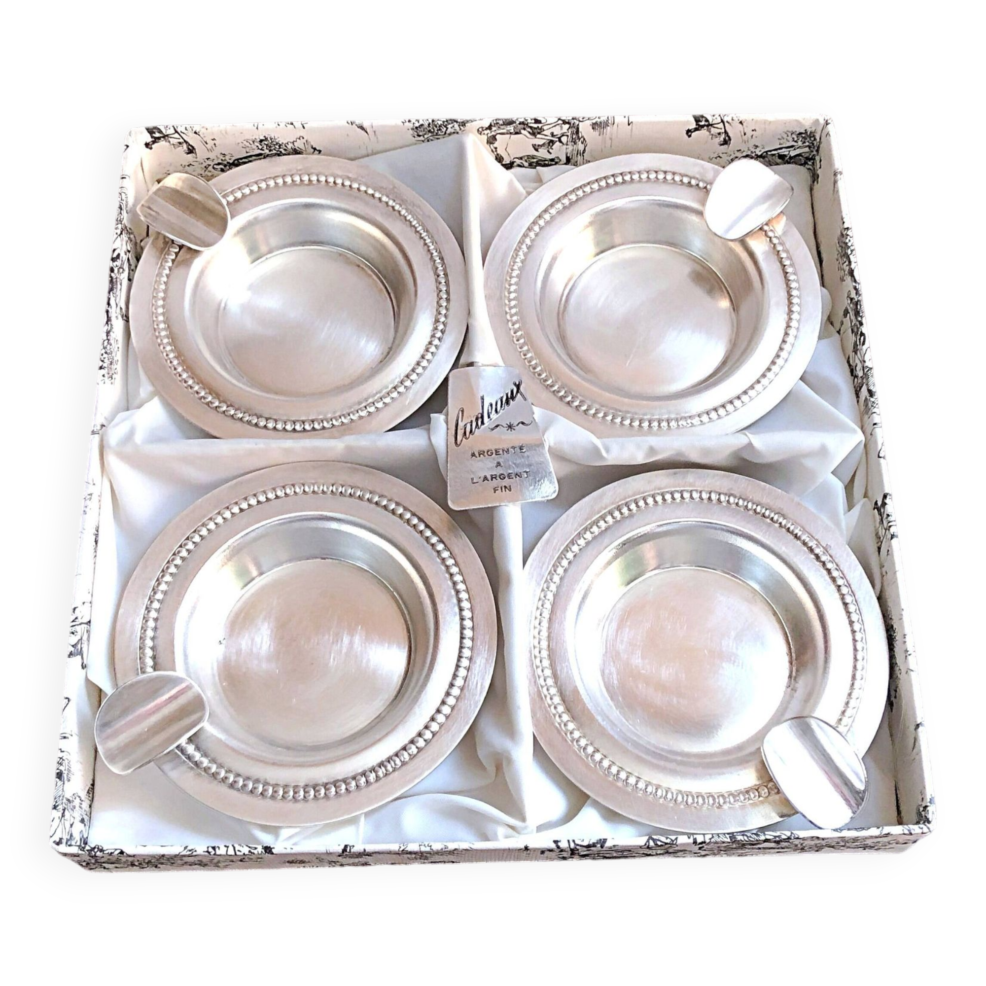 Box of 4 individual silver ashtrays in fine silver France