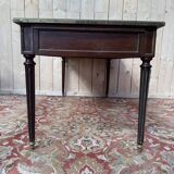 Bureau plaît de style Louis XVI en acajou et filets de laiton