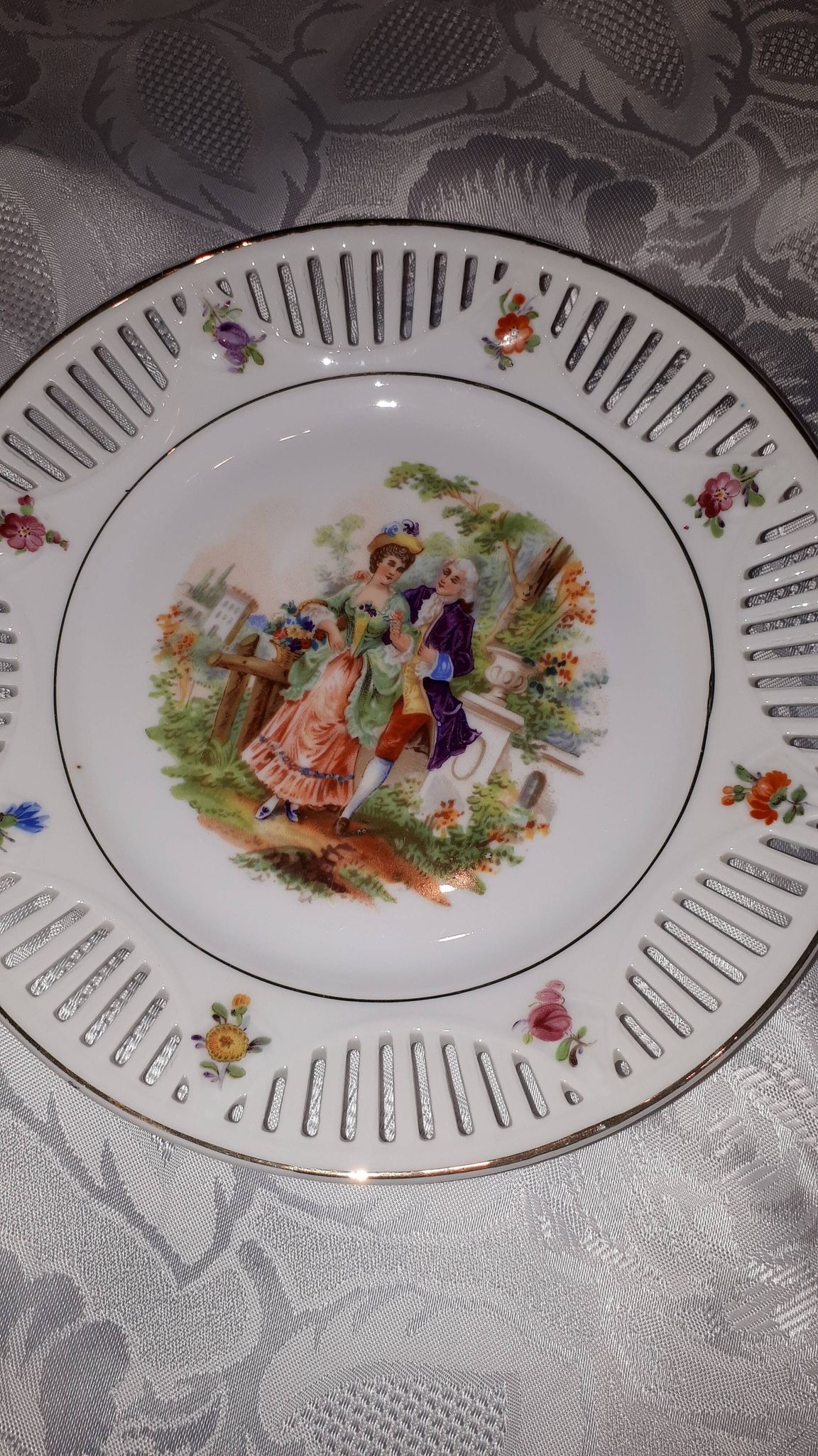 6 assiettes à dessert "scènes galantes"