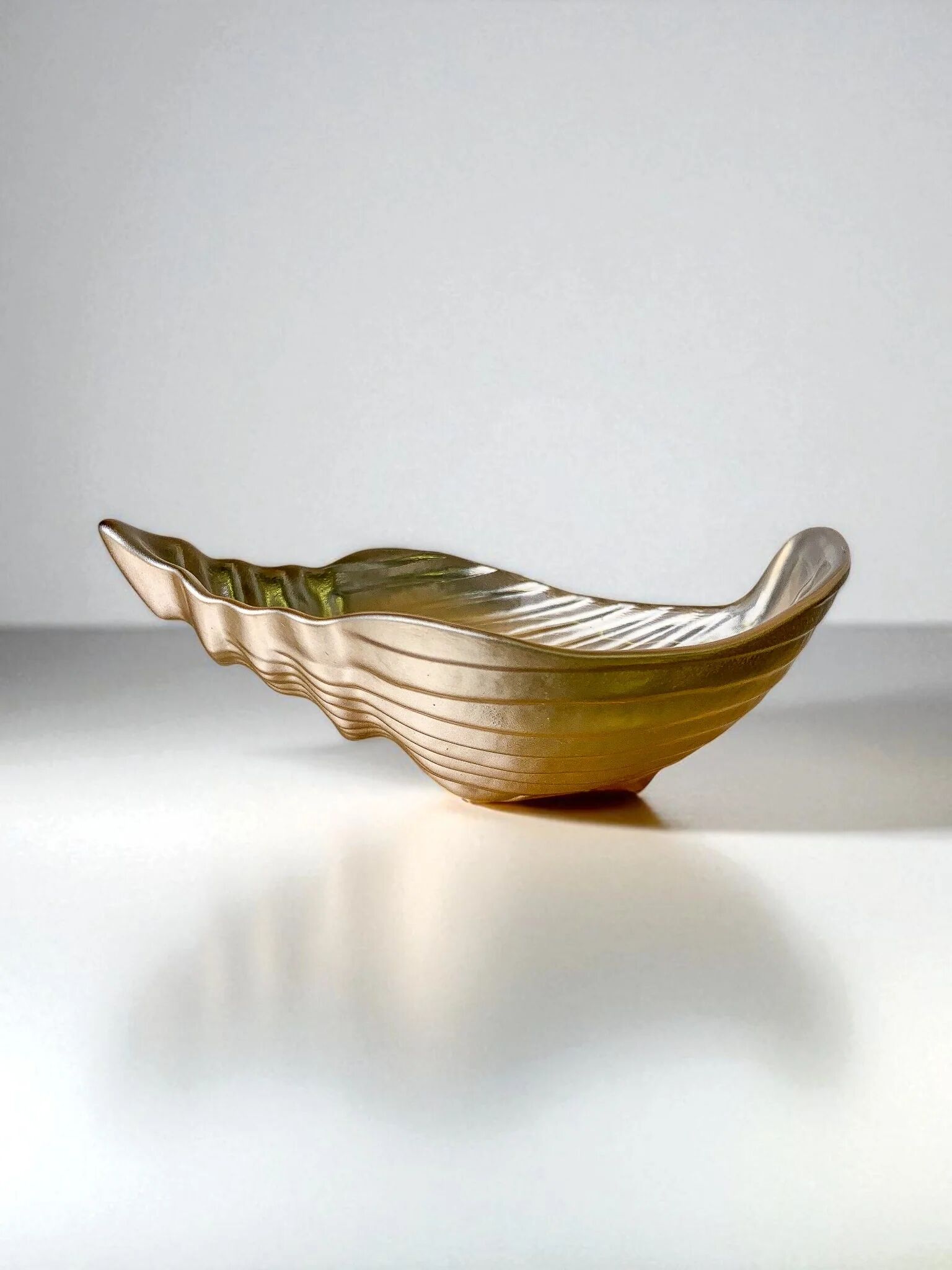 Murano glass shell catchall, Italy, 1980s