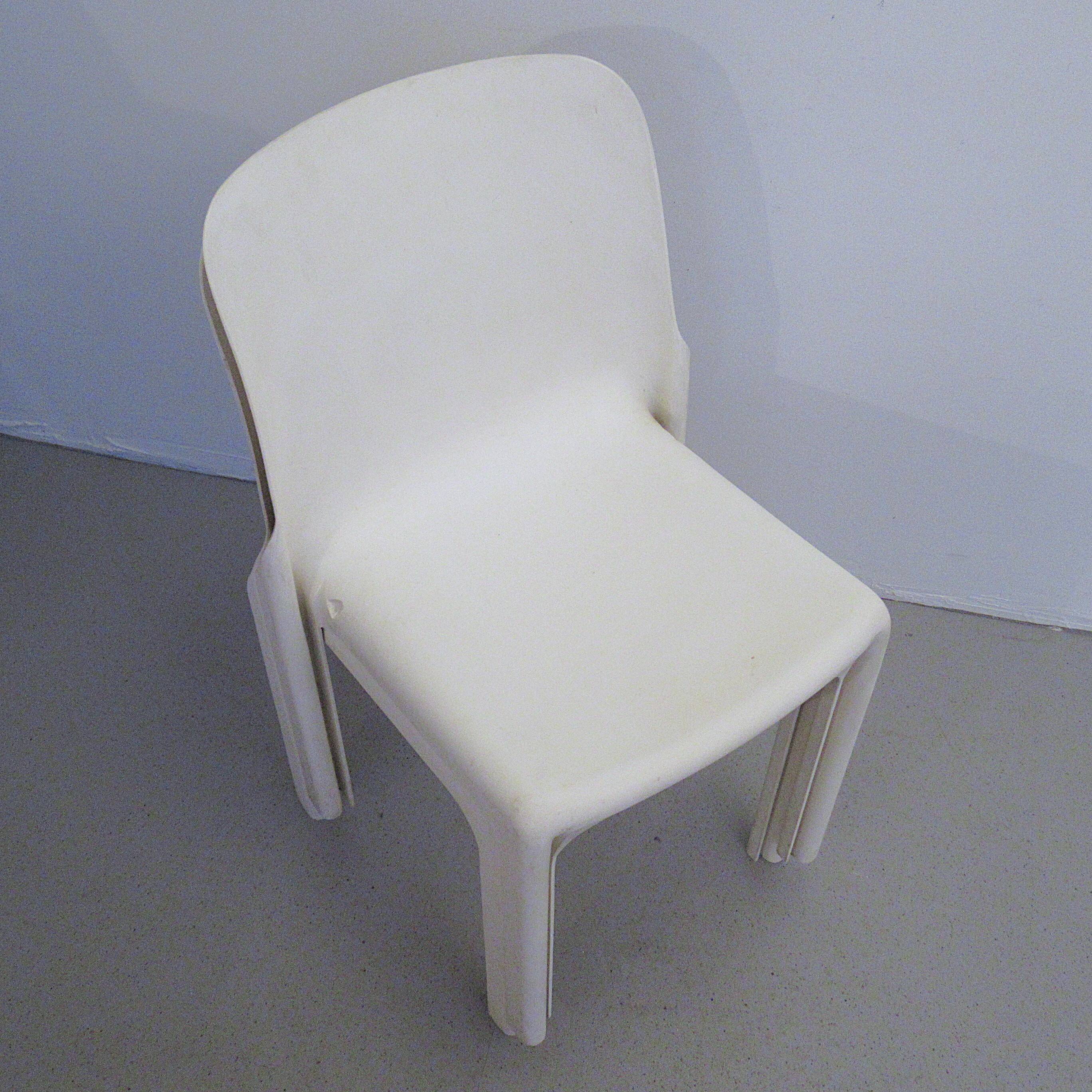 Set of 4 white Selene chairs by Magistretti Artemide