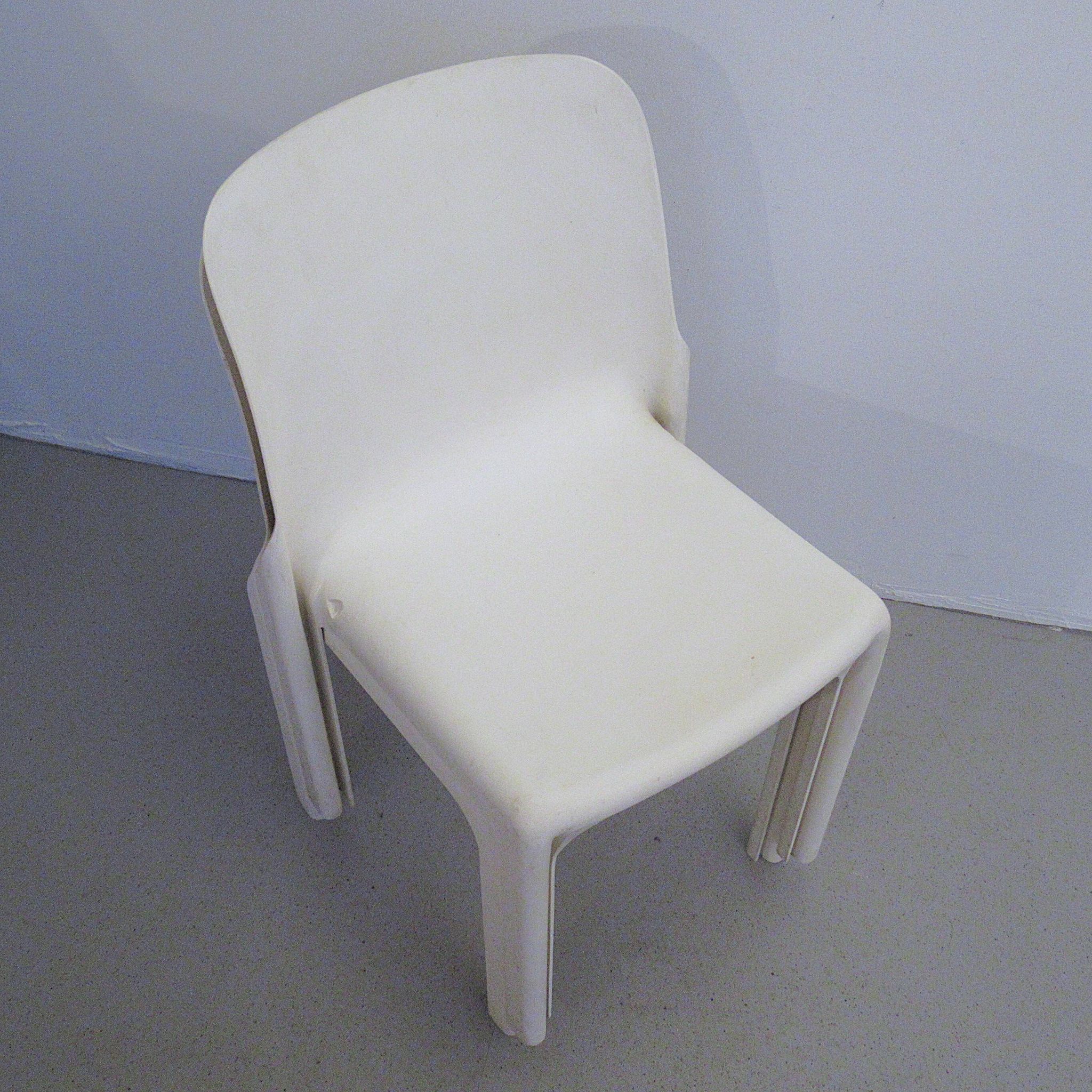 Set of 4 white Selene chairs by Magistretti Artemide