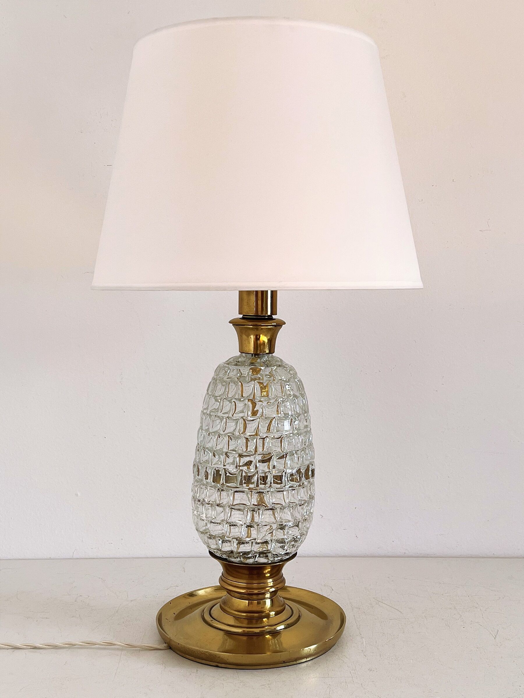 Italian mid-century table lamp with brass and creased murano glass