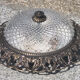 Plafonnier laiton mordoré ciselé et verre pointe diamant, années  40
