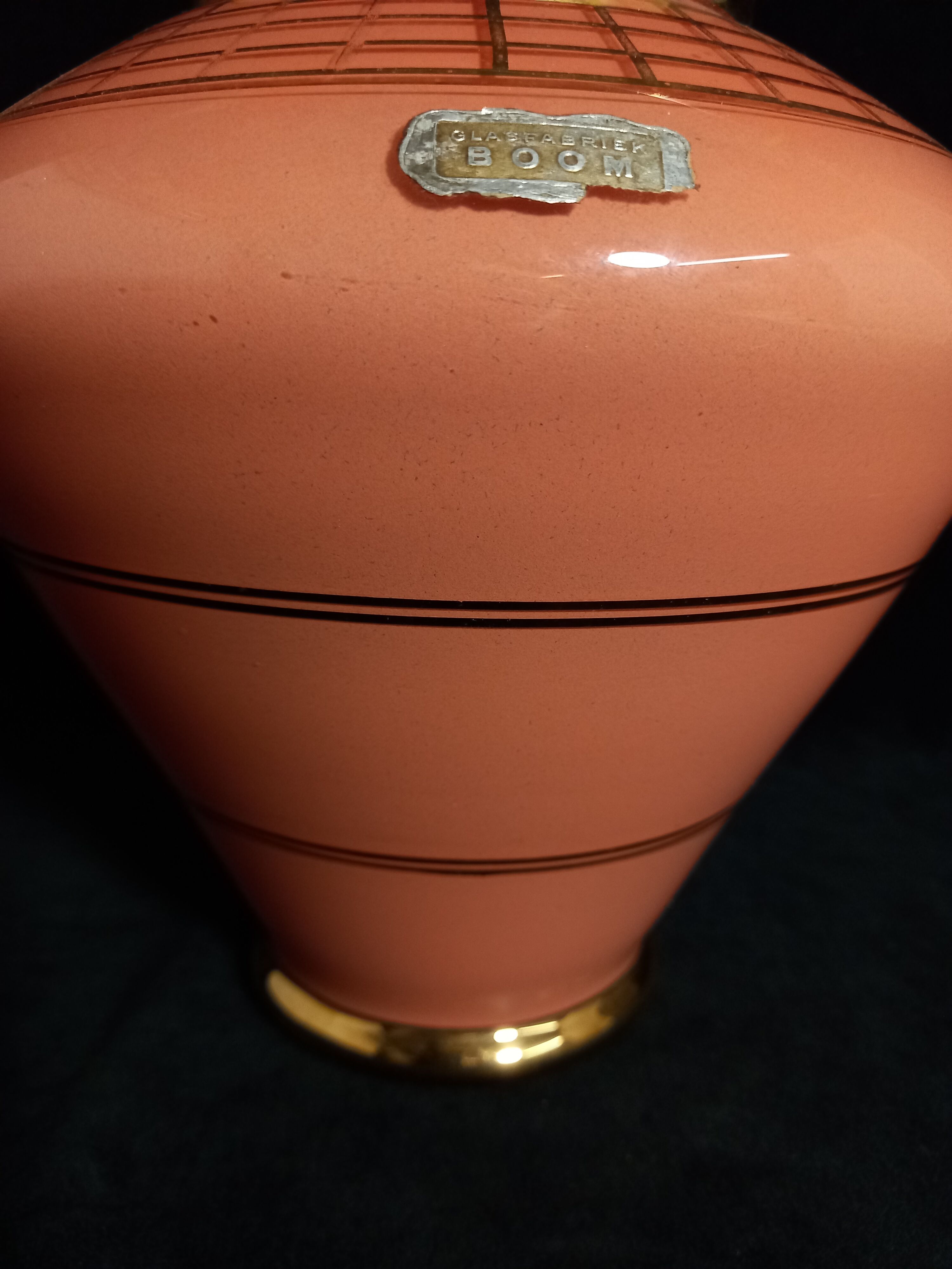 Art deco vase in opaque pink glass - model 'ady' de de rupel (boom glass)