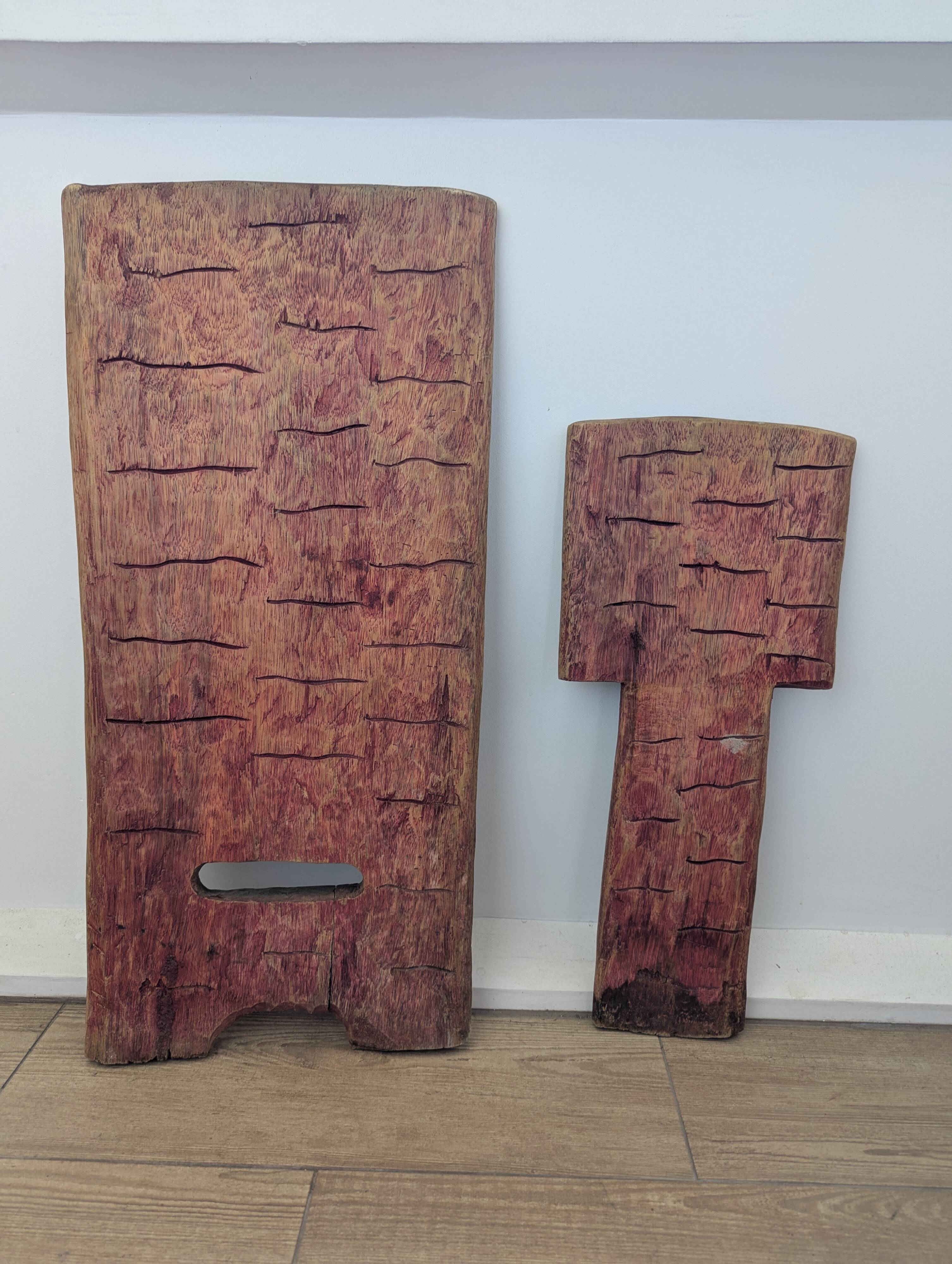 African solid wood palaver chair – Carved motifs