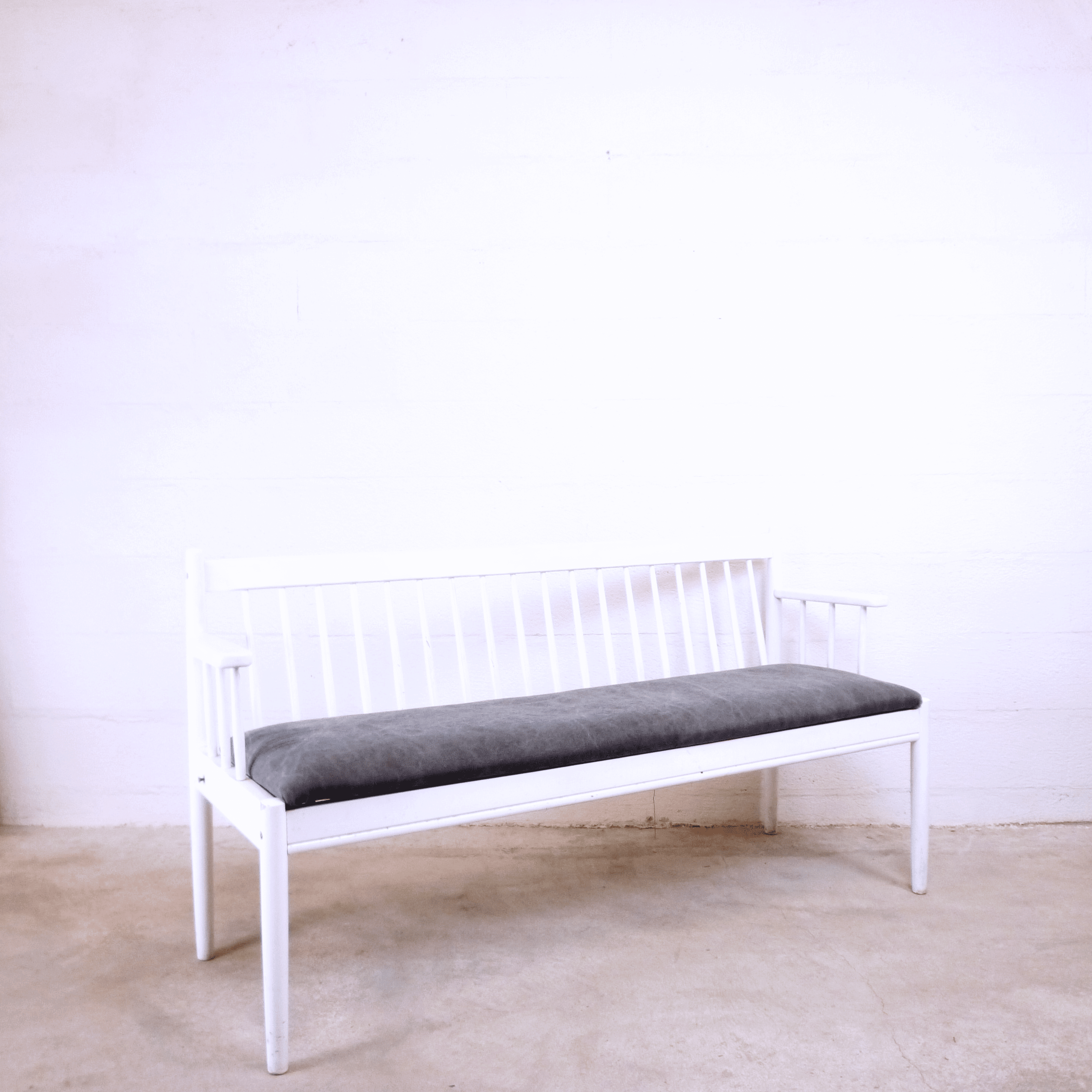 Bench Pinnsoffa, Hagafors stolfabrik, Nässjö