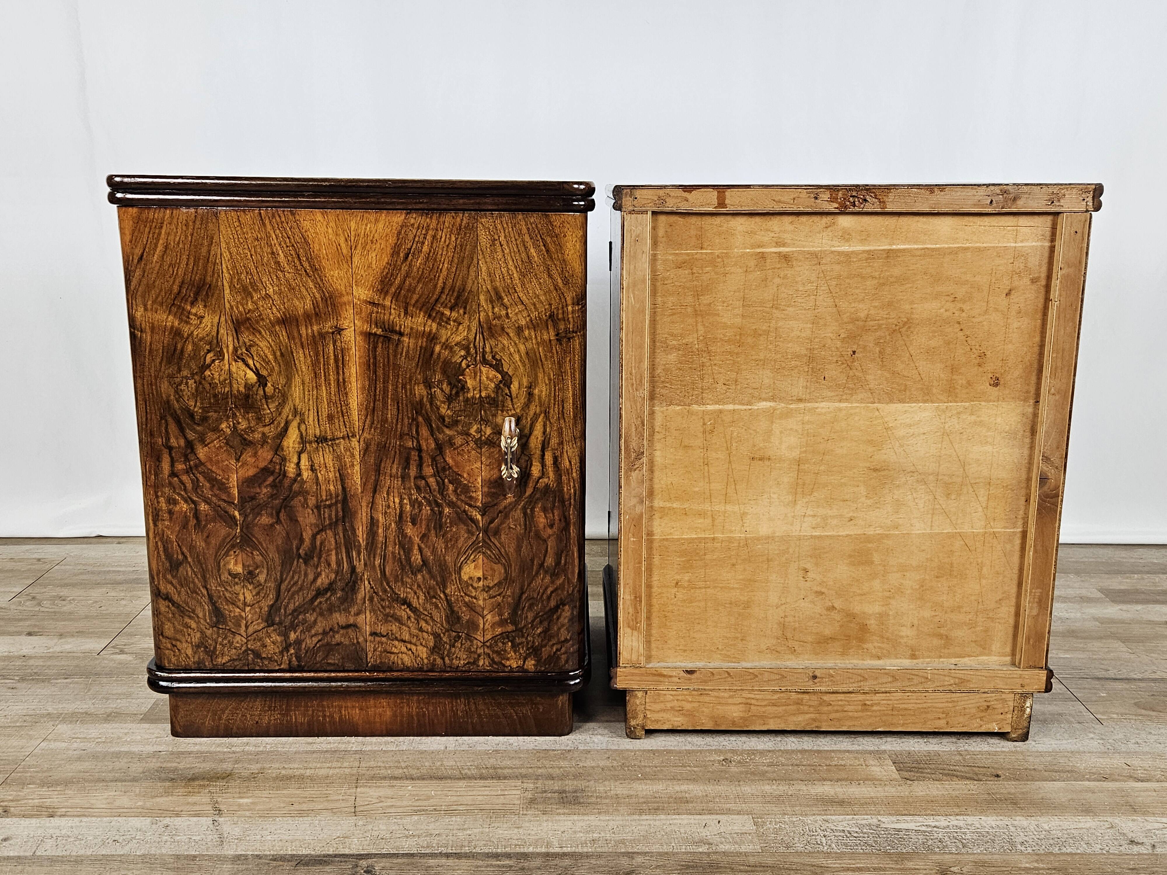 1940 Art Decò nightstands in walnut with door and shelf