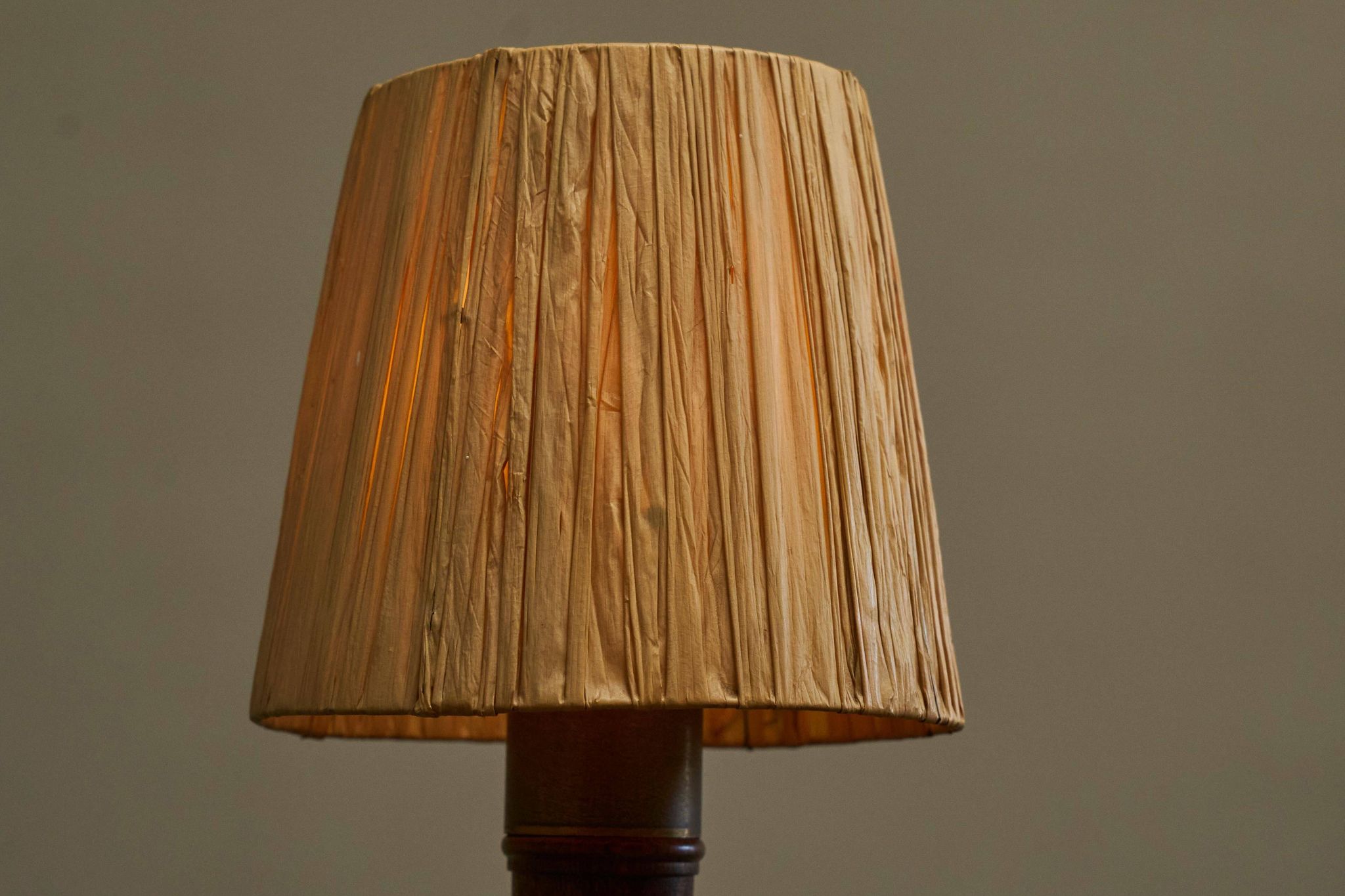 Mid-Century Accent Table Lamp in Solid Oak and Patinated Brass