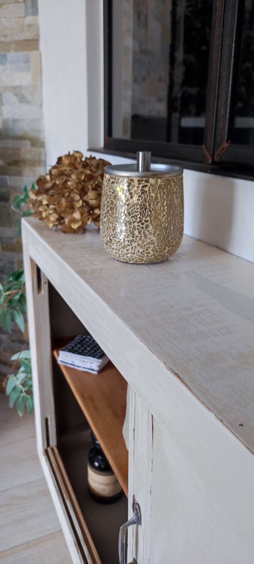 Wall shelf