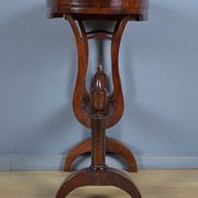 Table vide-poche en ronce d’acajou, époque Empire – début XIXe