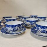 Magnifique Service de 12 Tasses et Soucoupes en Porcelaine