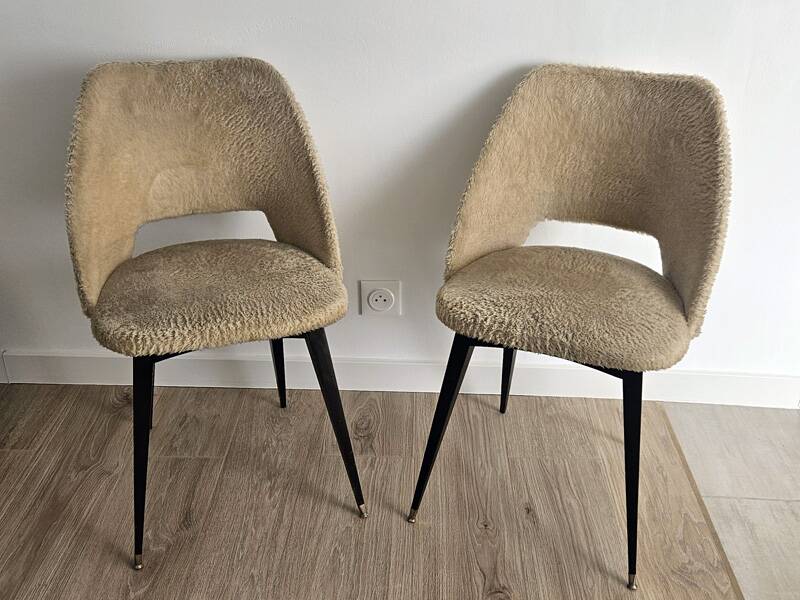 Vintage barrel chair pair – boucle fabric and brass splayed legs