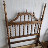 Lit en bois sculpté demi-baldaquin