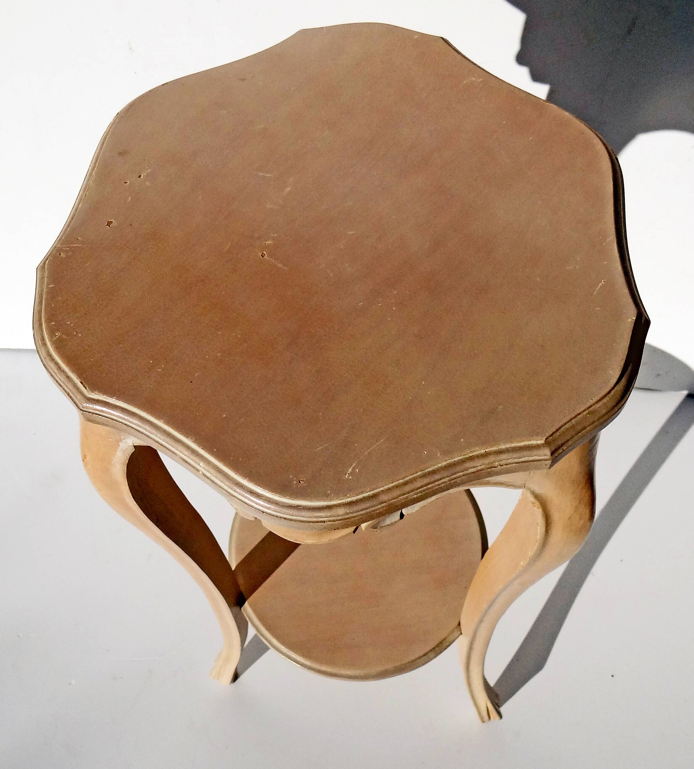 Sellette en bois peint