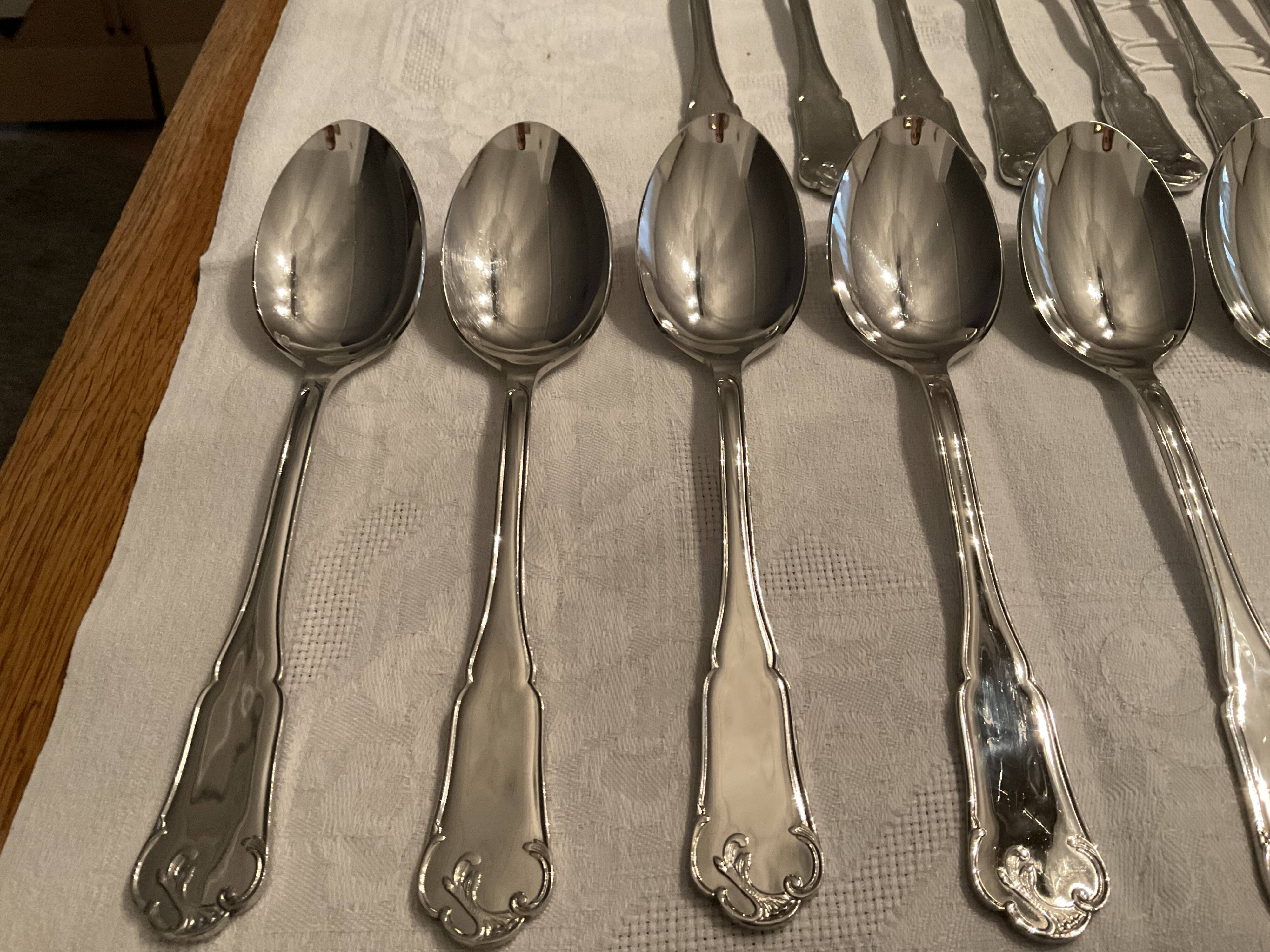 Stainless steel cutlerys et 37 pieces