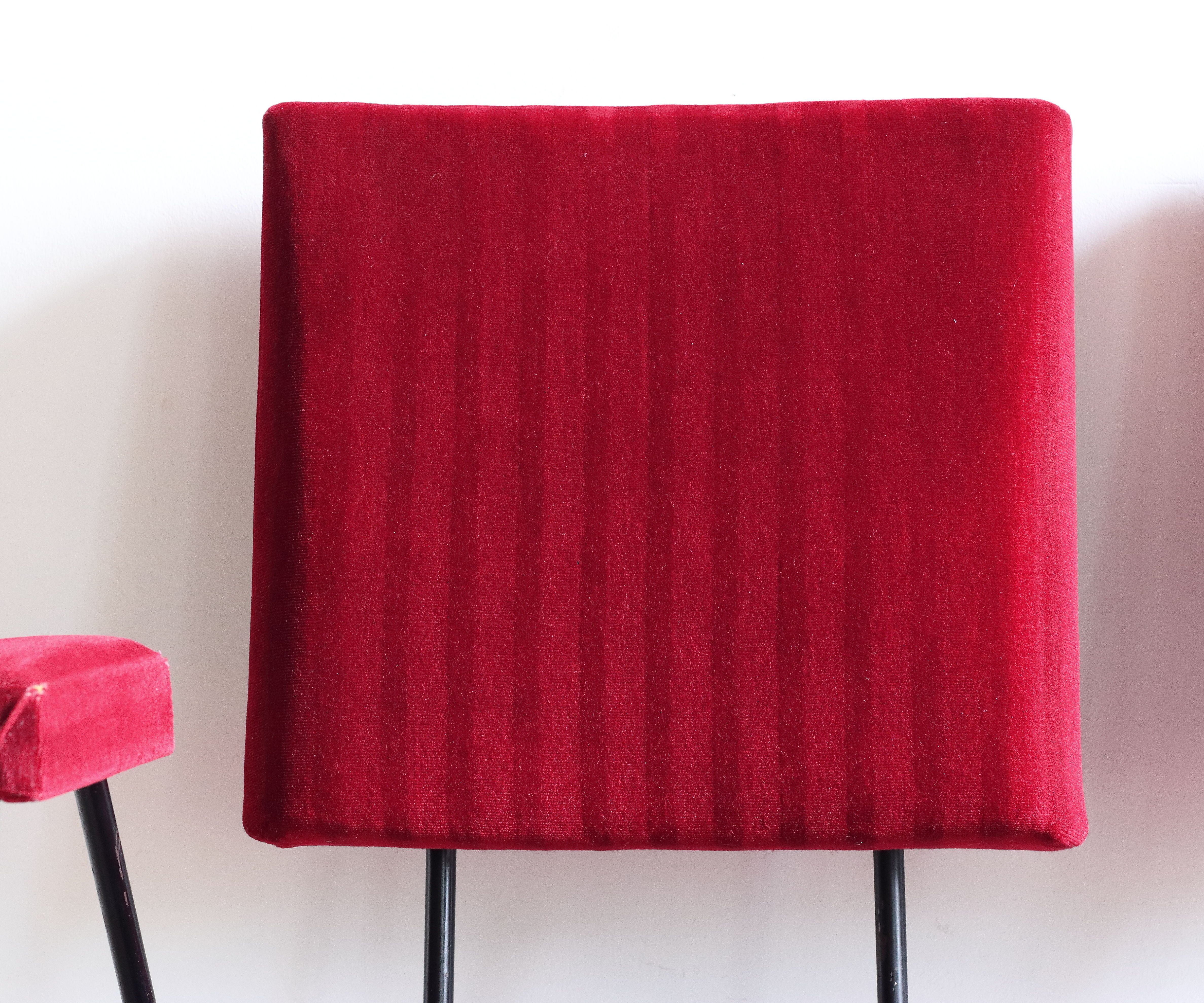 60s design sofa in metal and red velvet