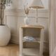 Bouts de canapé, meuble d'appoint vintage réenchanté en beige.