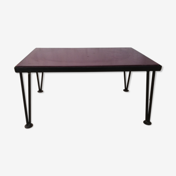 Table basse pieds compat en fer noir