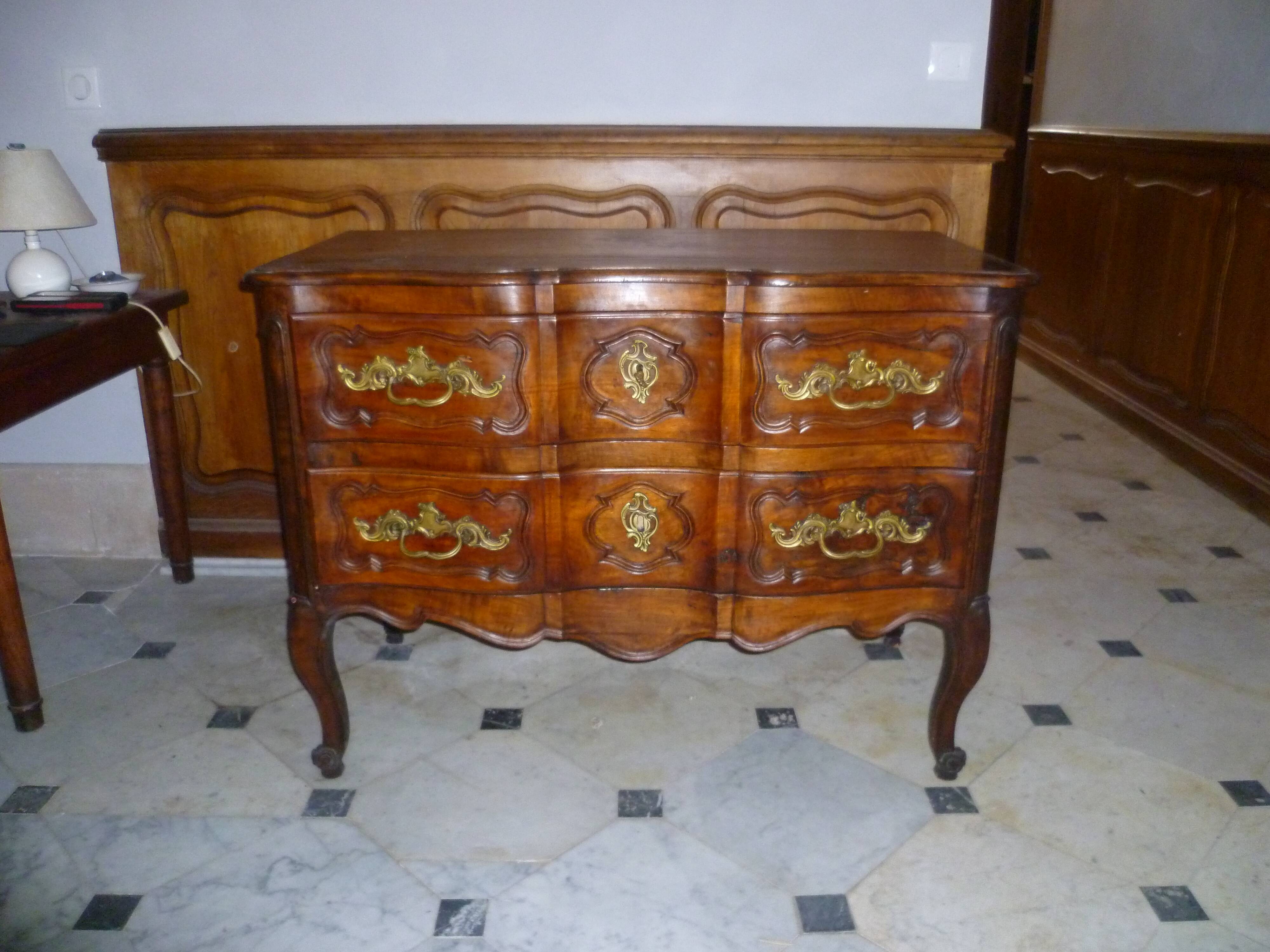 Commode arbalette XVIIIeme 2 tiroirs  en merisier