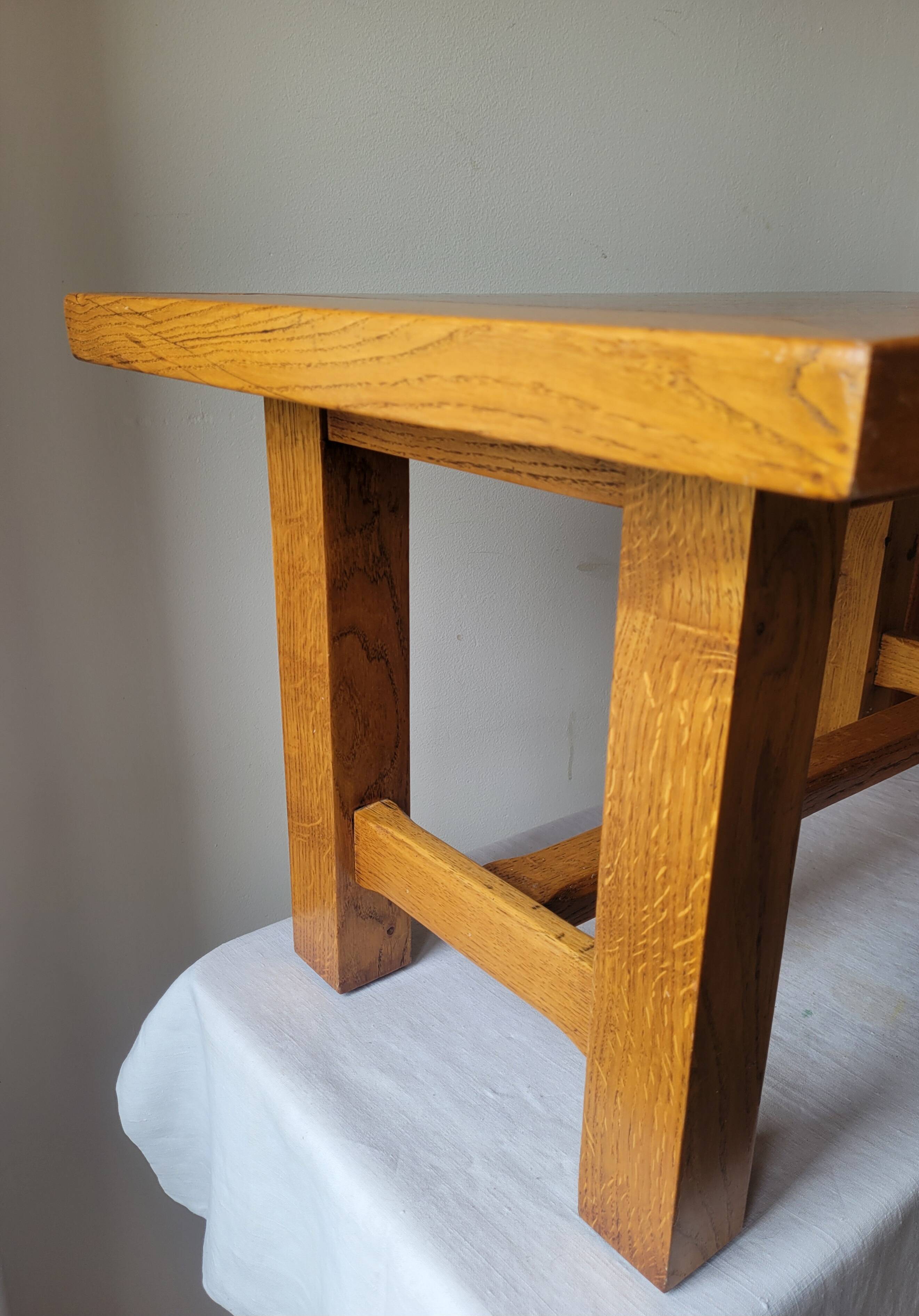 Table basse brutaliste en chêne clair