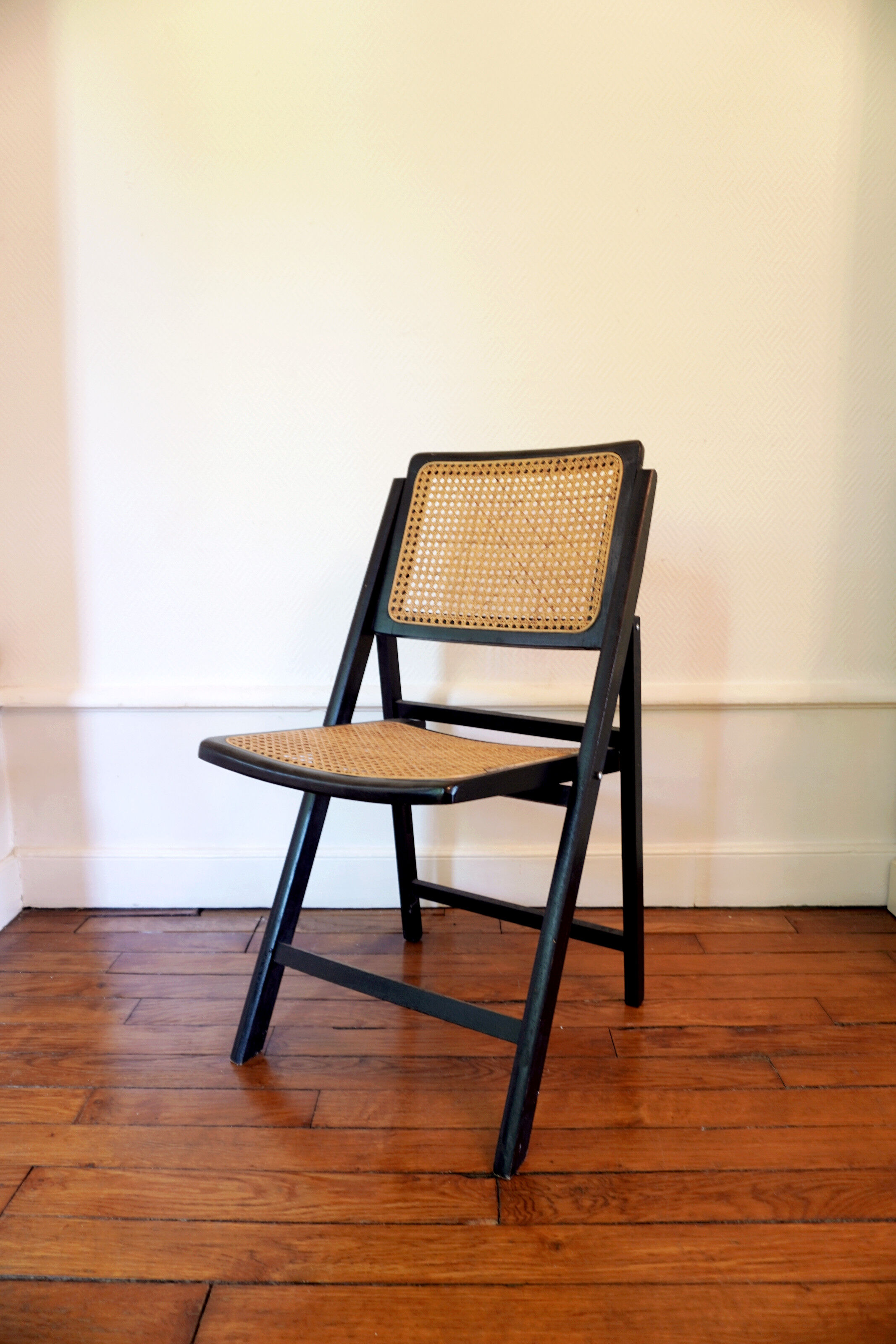 Vintage folding chair from the 60s wood and cannage