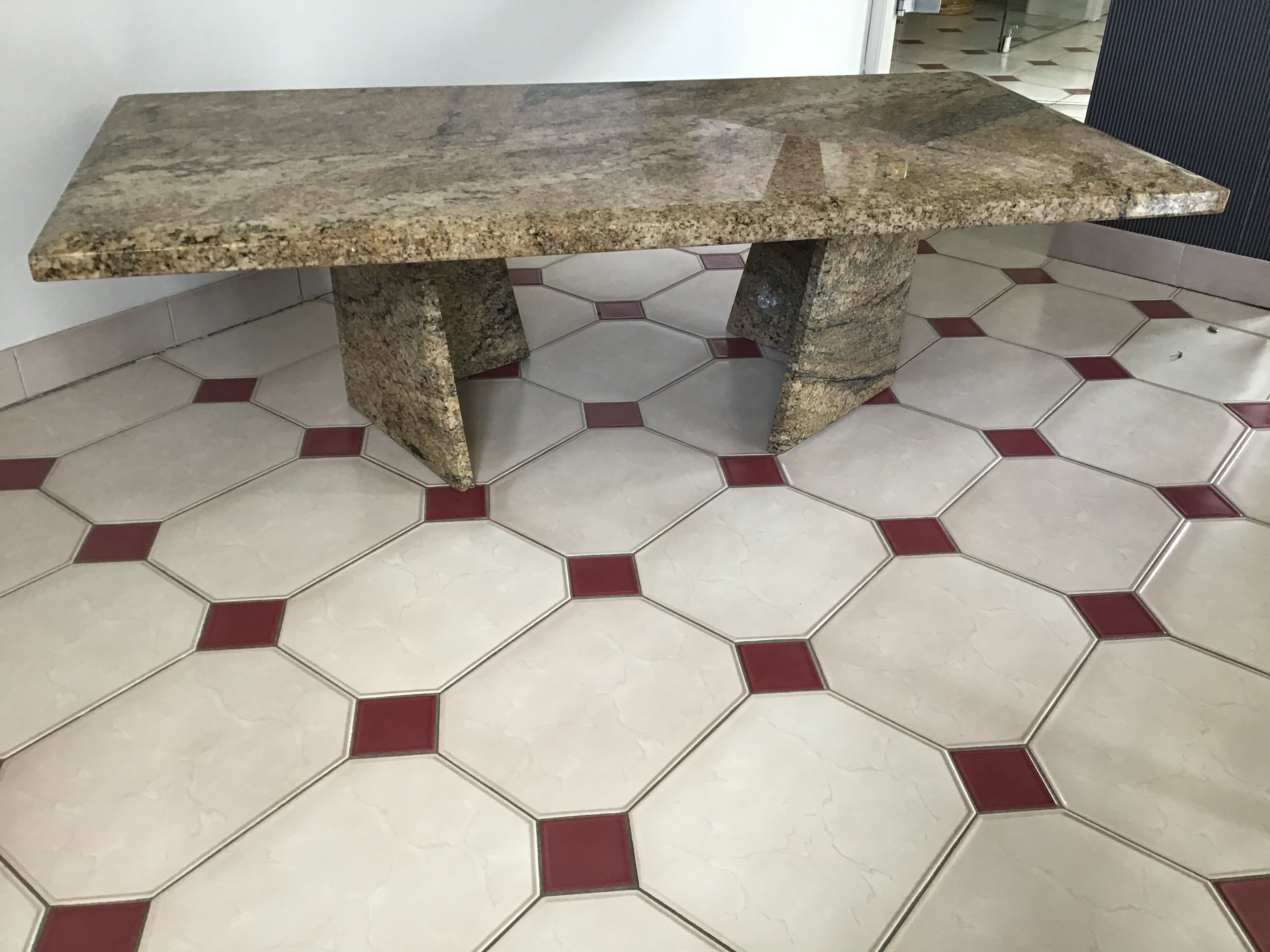 Salon coffee table in Juparan