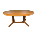 Extendable oval table