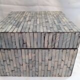 Square box in grey mother-of-pearl