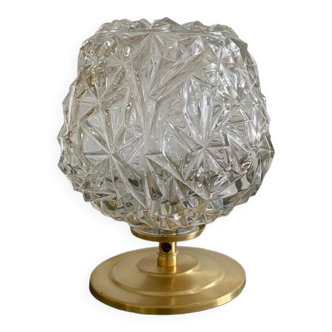 Table lamp with vintage globe